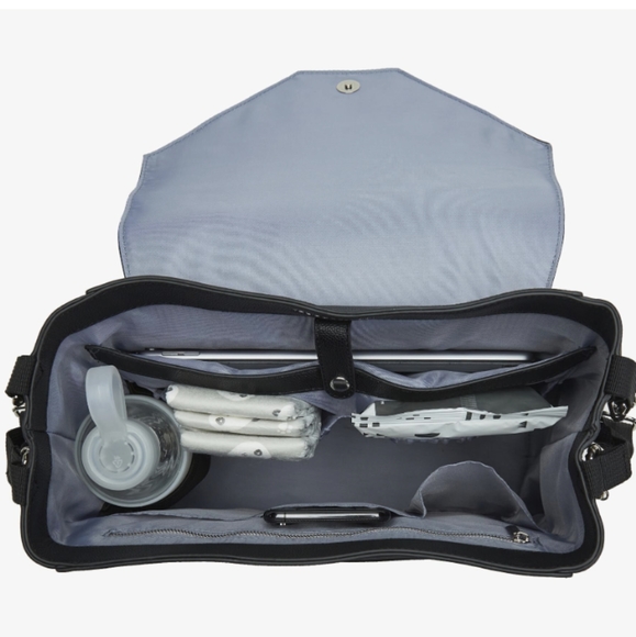 Black vegan leather diapers bag by honest - Picture 3 of 11